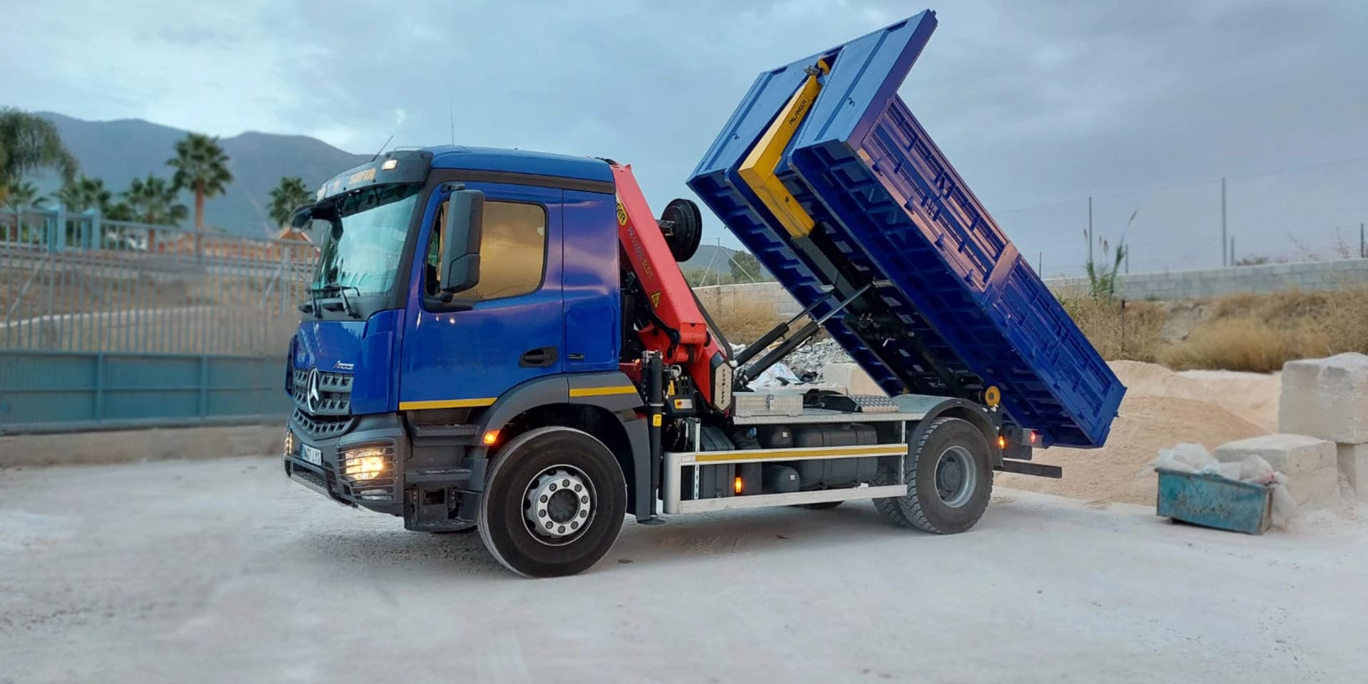 Abrollkipper Mit Lkw Haken Ht Palfinger Teleskop