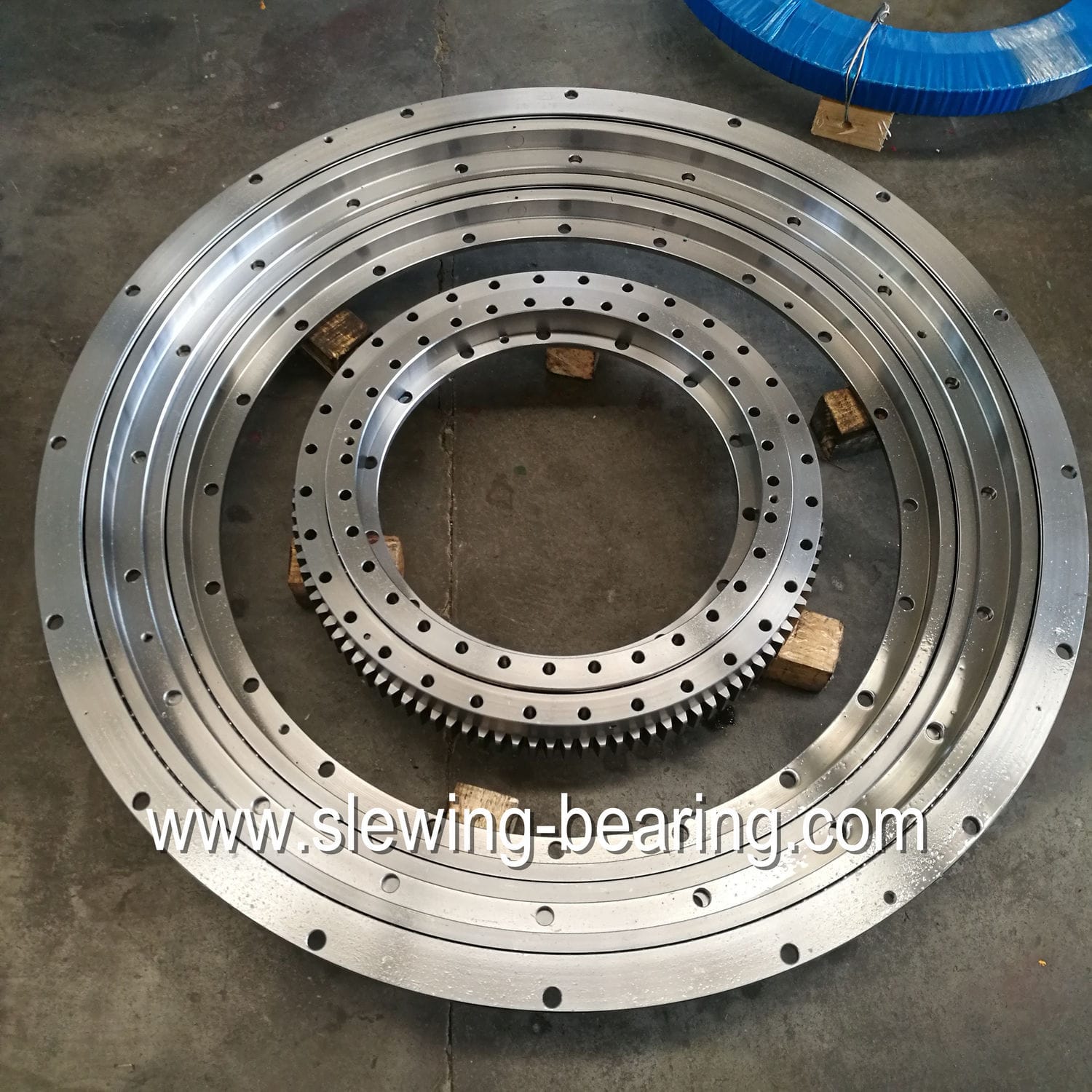 Drehverbindung mit Außenverzahnung 01 XUZHOU FENGHE SLEWING BEARING