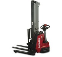 Elektro-Geh-Spreizenstapler 2 000 - 2 500 lb | RAS 20/25 Raymond