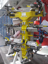kundenspezifischer Effektor f&uuml;r Manipulatoren  COMAU S.p.A. - Powertrain Systems