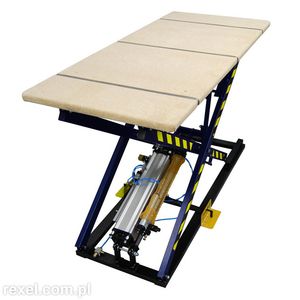 Scherenhubtisch / pedalbetrieben / pneumatisch