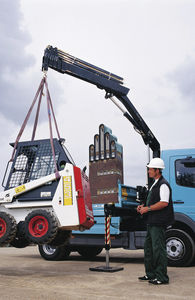 LKW-montierter Kran / mit Ausleger / zusammenklappbar / für Baustellen