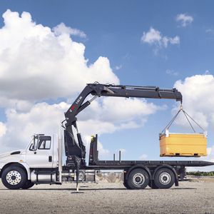 LKW-montierter Kran / mit Ausleger / Obendreher / Baustellen