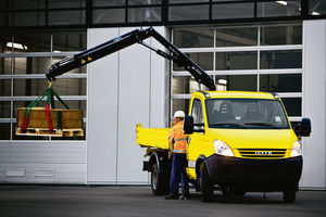 LKW-montierter Kran / mit Ausleger / zusammenklappbar / hydraulisch