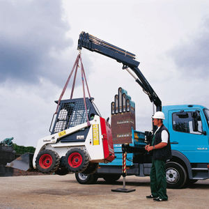 LKW-montierter Kran / mit Ausleger / zusammenklappbar / für Baustellen