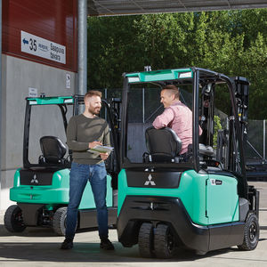 elektrischer Gabelstapler / Sitz / mit Gegengewicht / 3 Räder