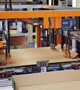 automatischer Kartonaufrichter / mit präzisem Faltvorgang