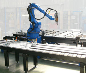 Knickarmroboter / 5-Achs / Lichtbogenschweiß / Punktschweiß