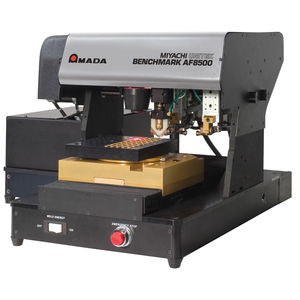 Deckelaufsetz- und -versiegelmaschine / für Deckel / für die Elektronikherstellung