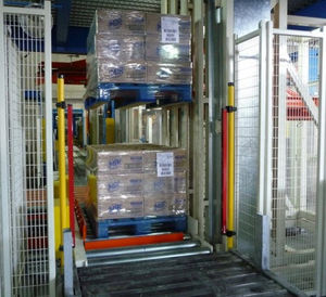 automatische Stapelmaschine / für Rollenförderer