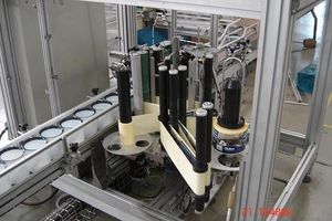automatische Etikettiermaschine / für selbstklebende Etiketten / in Reihe / für Seitenauftrag