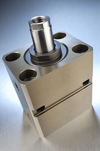 hydraulischer Zylinder / doppeltwirkend / kompakt / Block