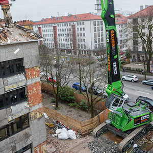 großformatiger Bagger / auf Raupen / Diesel / hybrid