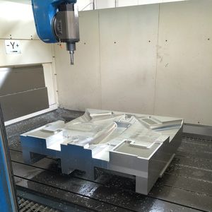 5-Achs-Bearbeitungszentrum / vertikal / Portal / für Aluminium