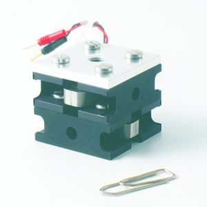 Linearpositioniertisch / motorisiert / piezoelektrischer