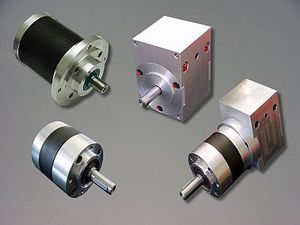 Planetengetriebe / mit Schnecke / Koaxial / Vollwelle