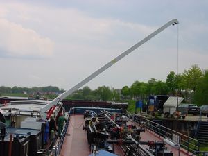 Schwimmkran / mit Ausleger / hydraulisch