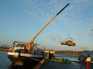 Schwimmkran / mit Ausleger / hydraulisch / für Hubanwendungen