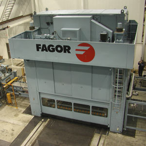 Transferpresse / hydraulisch / mechanisch / Form