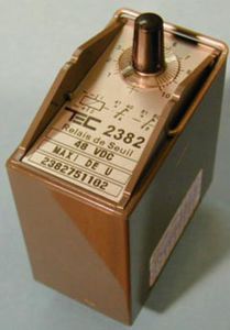 Spannungs-Überwachungsrelay / 2NO/NF / DC / plug-in