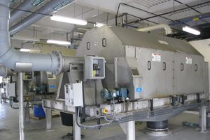 Trommelsiebmaschine / Rotation / für Feststoffe/Flüssigkeiten / zur Abwasserbehandlung