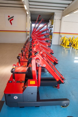 Flex Lifting Cranes by AxA Group S.r.l. Photo 2