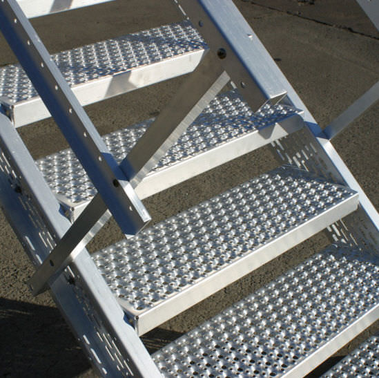 Gerade Treppe - Graepel - Aluminium