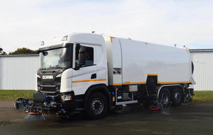 LKW-montierte Kehrmaschine 1