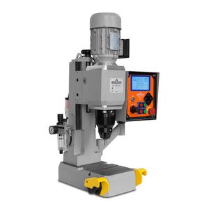 Taumel-Nietmaschine