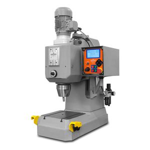 Taumel-Nietmaschine