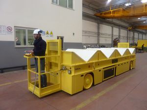 batteriebetriebener selbstfahrender Wagen