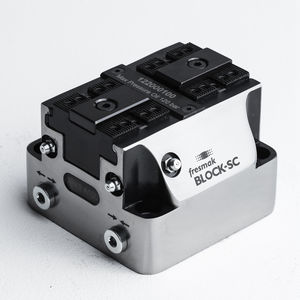 Schraubstock für Werkzeugmaschinen / hydraulisch / selbstzentrierend