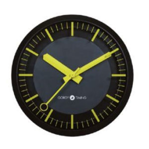 wandmontierte Uhr 1