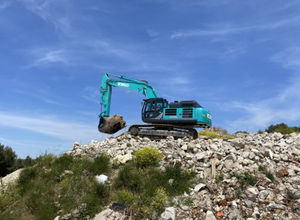 großformatiger Bagger