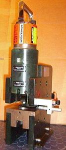 halbautomatische Stanzmaschine 1