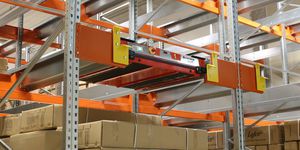 Halbautomatisches Lagersystem / Paletten 1