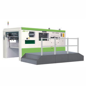 Schneidemaschine mit Ausstecher