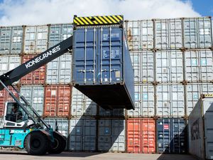 Teleskoplader für Containertransport