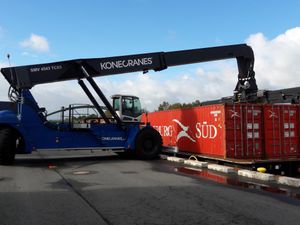 Teleskoplader für Containertransport