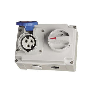 wandmontierte Steckdose und Stecker 1