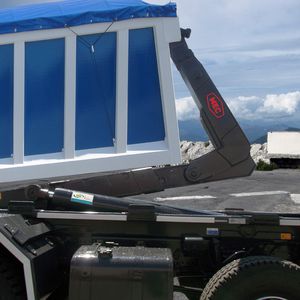 Abrollkipper mit LKW Haken