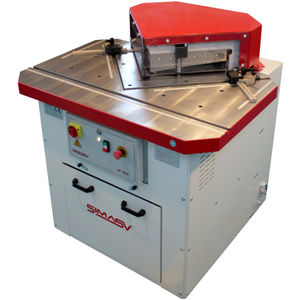 Ausklinkmaschine mit fixem 90°-Winkel / hydraulisch