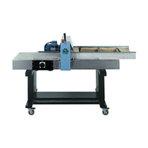 Schneidmaschine für Kunststoffe / mit Ausstecher / mit Förderer / horizontal