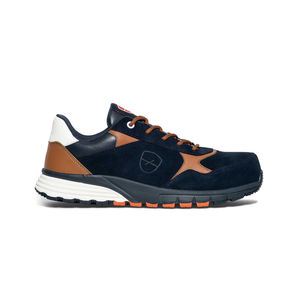Schuhe / Logistik und Wartung