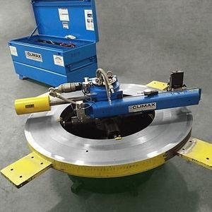 Flanschdrehmaschine mit interner Drosselung 1