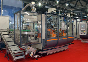 Extrusionsblasformmaschine / für Flaschen / Doppelstationen