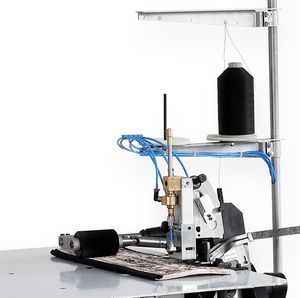 Overlockstich-Teppichkettelmaschine 1