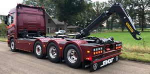 Abrollkipper mit LKW Haken 1