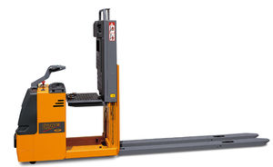 Niederhub-Kommissionierstapler 1