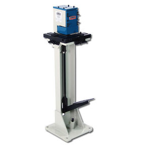 Ausklinkmaschine mit fixem 90°-Winkel 1